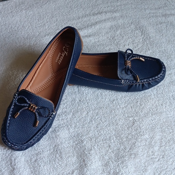 NWT Forever Comfort Navy Blue Loafers - Picture 13 of 16